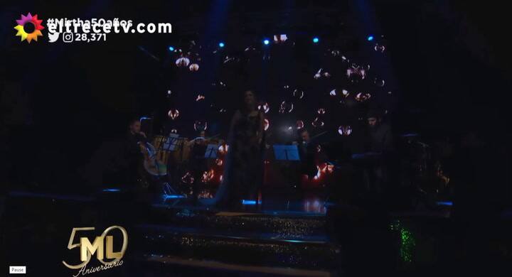 La Sole cantó 'Brindis' para Mirtha - Fuente: eltrecetv.com