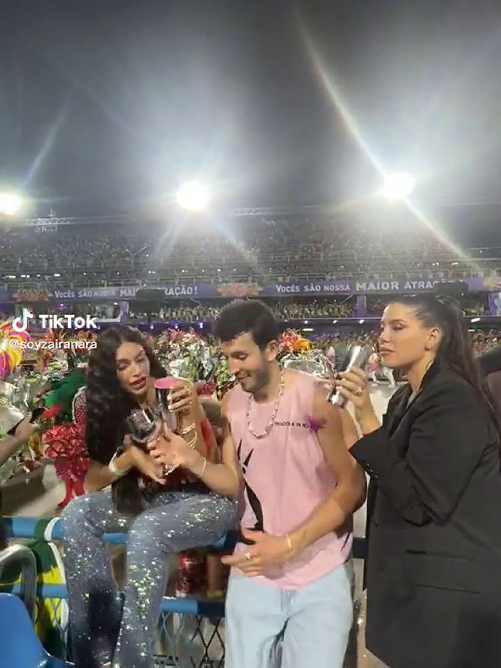 El blooper de Sebastián Yatra y Zaira Nara en el carnaval de Río de Janeiro