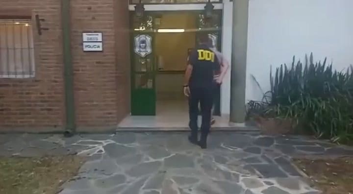 Abogado condenado por violar a las hijas