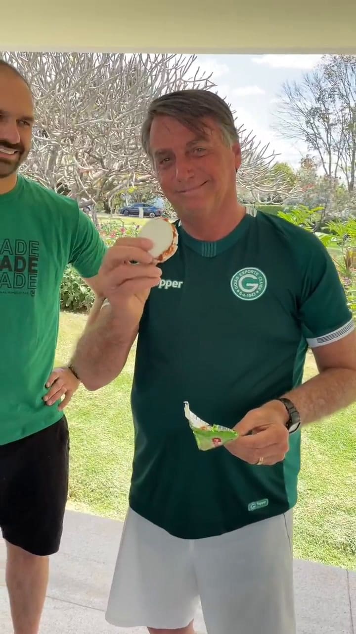 Jair Bolsonaro probó los alfajores argentinos y reveló su reacción en las redes sociales