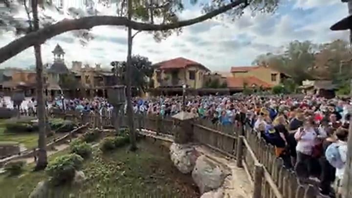 Así se vivió uno de los últimos días de la atracción Splash Mountain en Disney