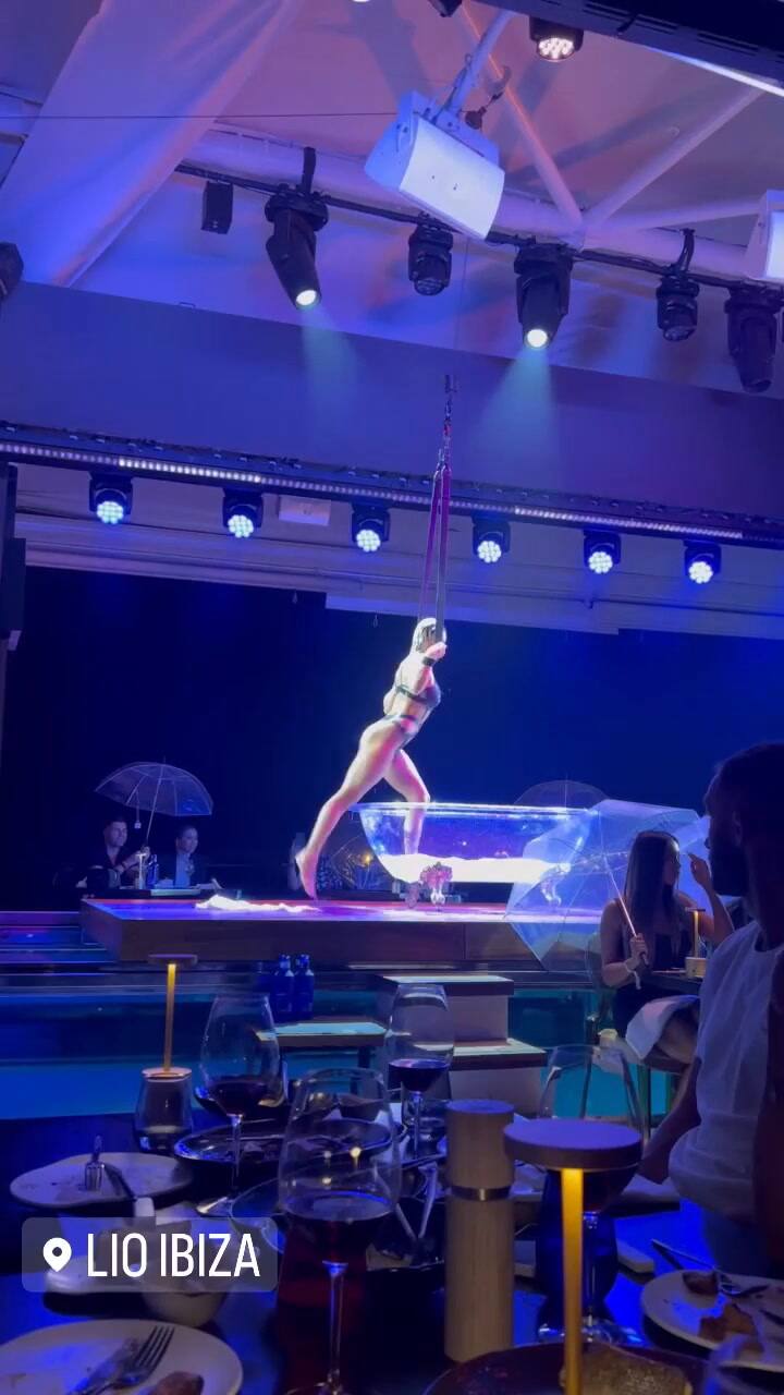 Valu Cervantes, pareja de Enzo Fernández, mostró un video en un club nocturno de Ibiza