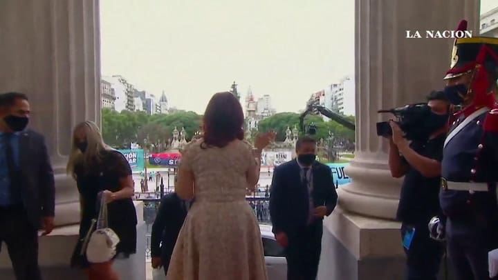 Cristina Kirchner ingresó al Congreso sin barbijo
