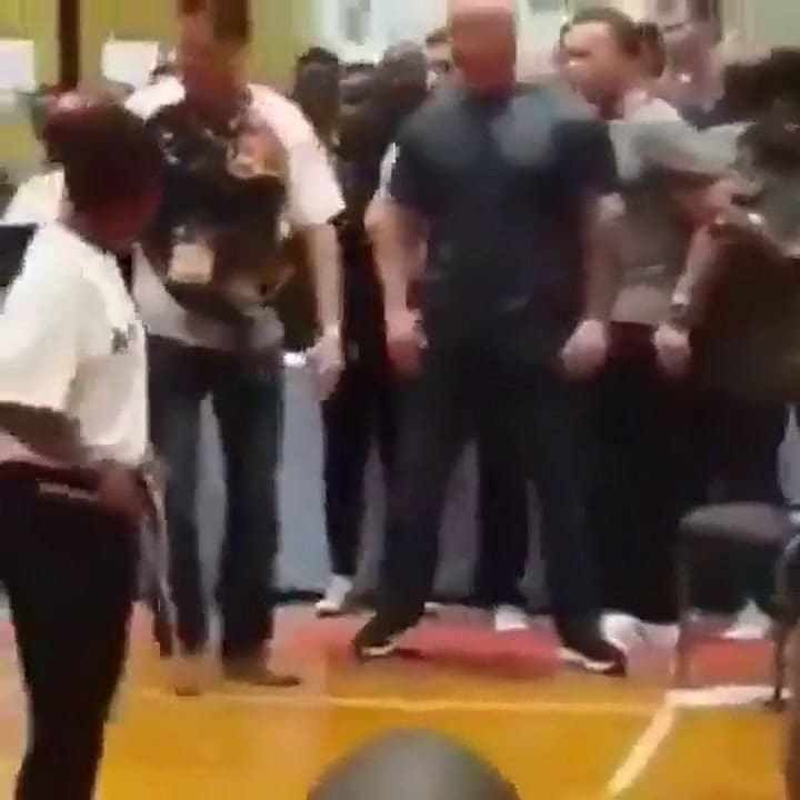 La terrible agresión que recibió Arnold Schwarzenegger - Fuente; Twitter