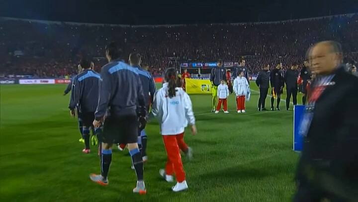 El incidente Jara-Cavani y el gol de Chile