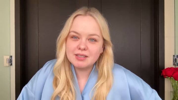 Nicola Coughlan reveló el paso a paso de su rutina de skincare