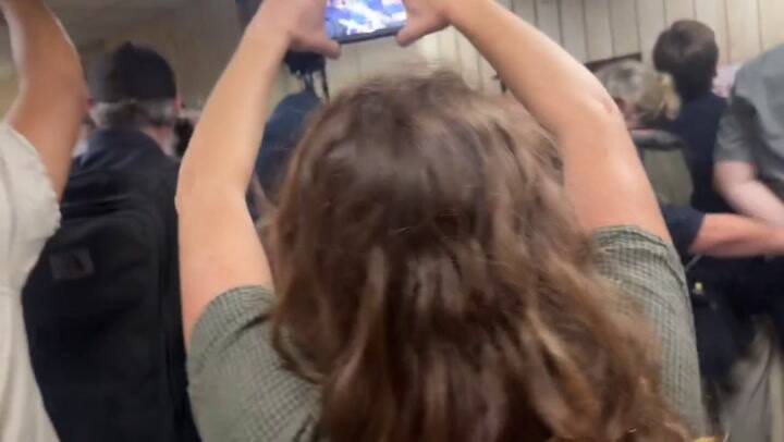 El momento en el que los funcionarios de Nueva York son arrestados