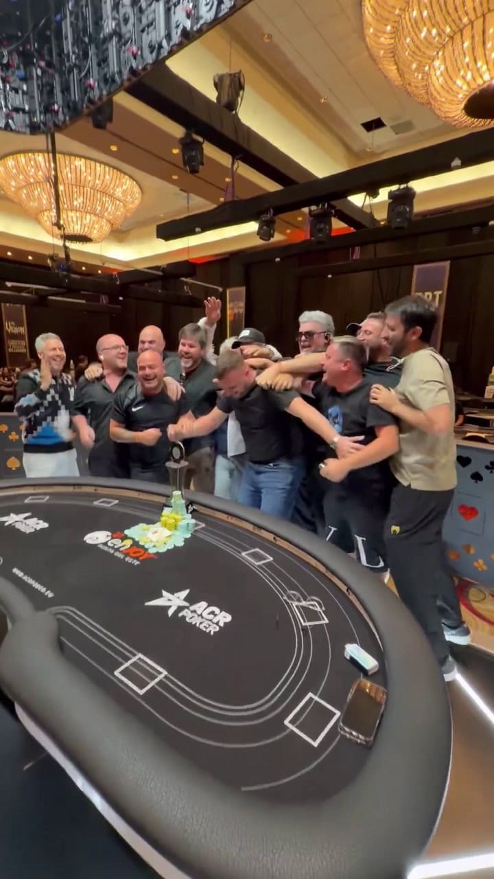 El festejo de Jonathan López tras ganar el torneo de póker en Uruguay