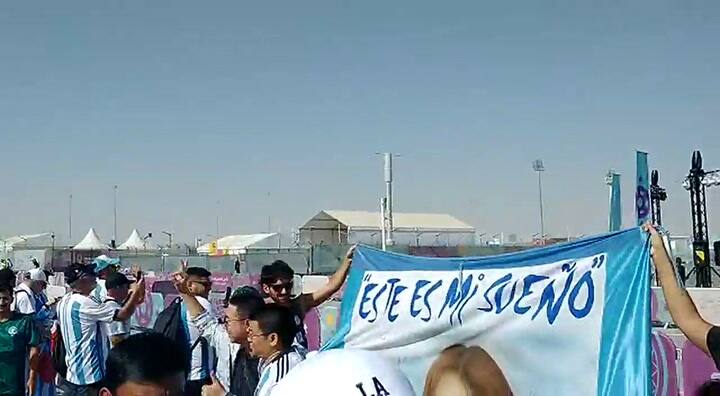 La previa en la única fila para ingresar al estadio