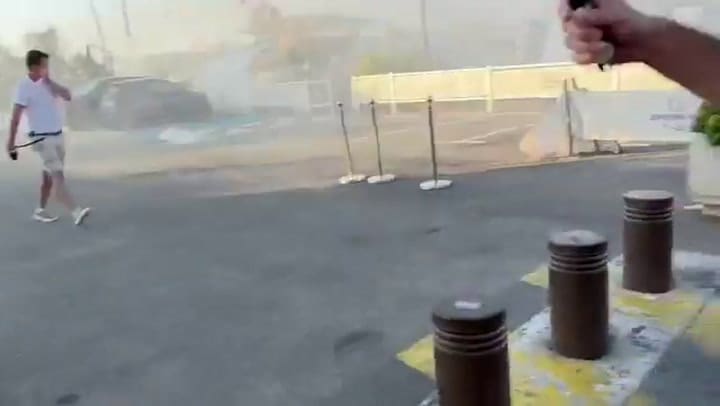 El momento en que se inicia el incendio en el lujoso yate