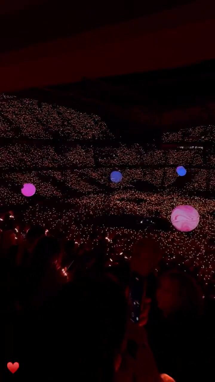 Julián Álvarez y Emilia Ferrero asistieron al recital en Inglaterra de Coldplay