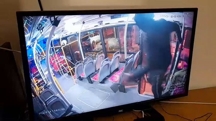 Paro en la línea 126 de colectivos por el robo y agresión a un chofer