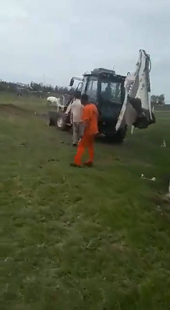 El momento en el que un helicóptero se estrella a metros de la Autopista Buenos Aires-La Plata