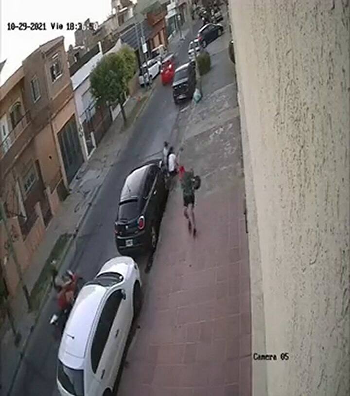 Brutal robo a una madre con su pequeño hijo