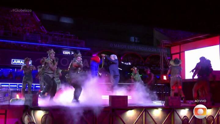 Durante el desfile, Bolsonaro fue retratado como un payaso en prisión