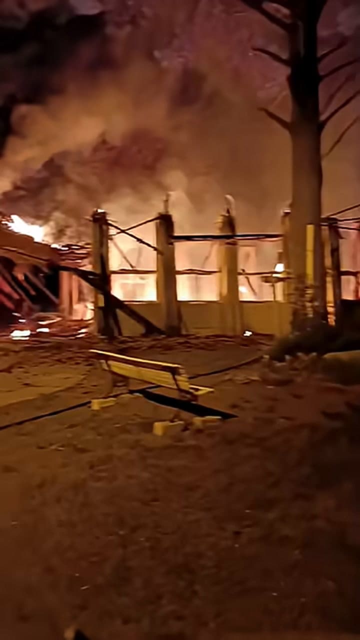 Incendio en la capilla Sagrada Familia, de Pehuén-Co