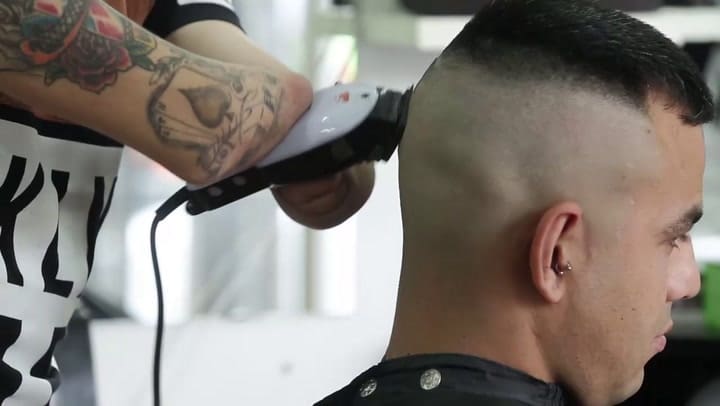 Nació sin manos y siguió su sueño