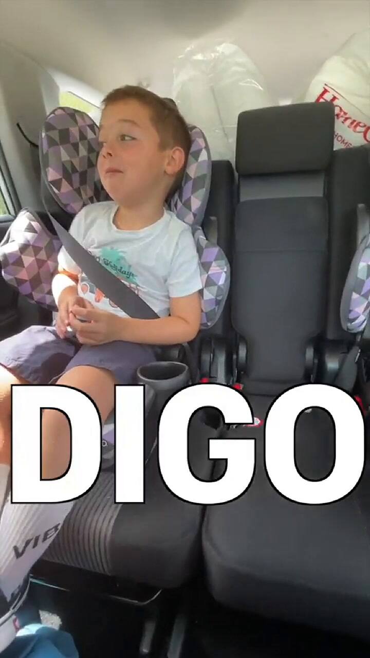 Dos niños sorprendieron a su madre al contarle cómo se comunicaron en su primer día de clases