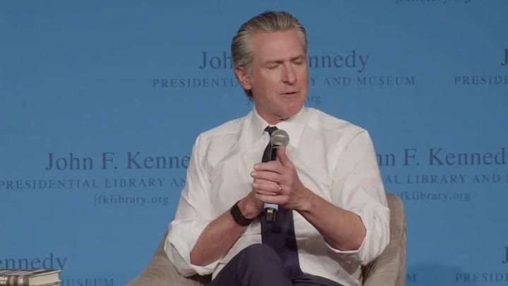 Newsom trata de corrupto a Donald Trump