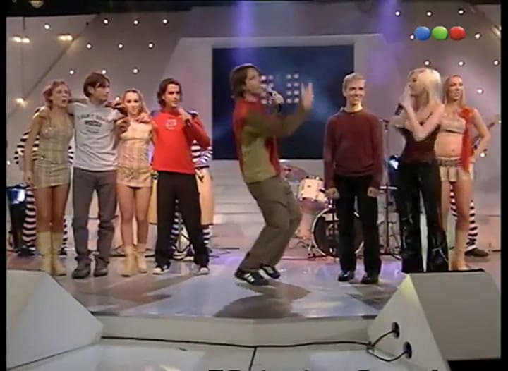 Fabián Schultz canta 'Chica Latina'