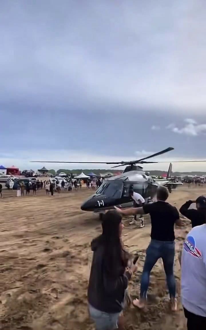 Un helicóptero aterrizó en Pinamar y suspendieron al piloto