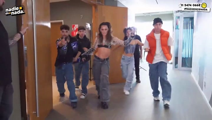 Flor Jazmín y una apertura a puro baile en Luzu