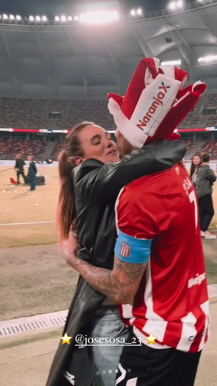 El abrazo entre Camila Homs y José Sosa