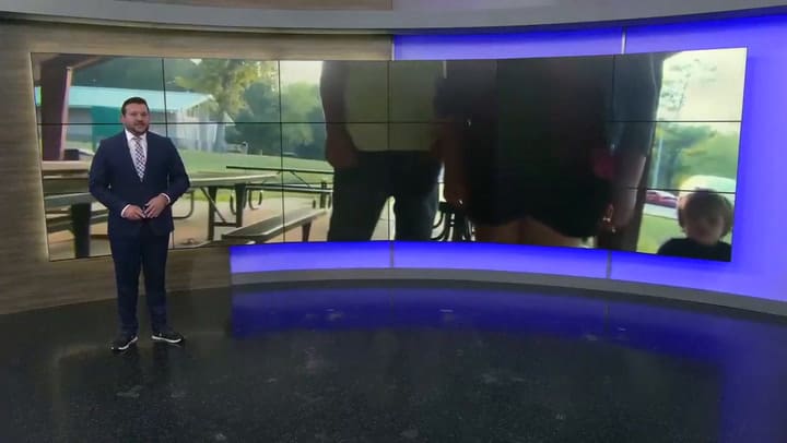 Tiene 11 años y mide casi 2 metros debido a una extraña enfermedad