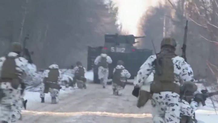 Soldados ucranianos realizan prácticas en Chernobyl