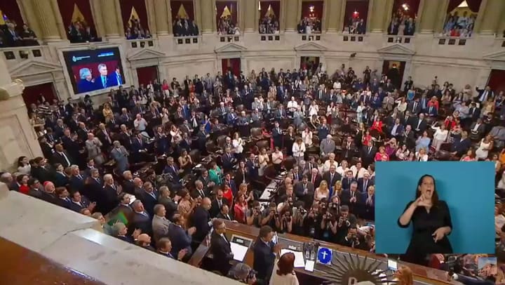 El saludo entre Macri y CFK - Fuente: Casa Rosada