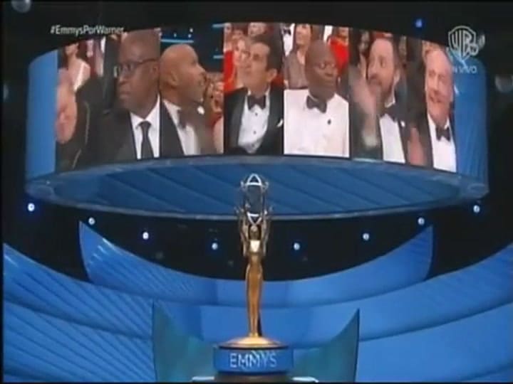 Louie Anderson - Mejor actor de reparto en comedia - Fuente: Warner