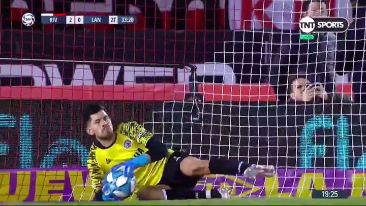 Tres de las mejores atajadas de Rossi para mantener en partido al Granate - Fuente: Twitter