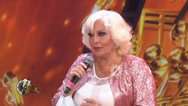 Cantando 2020. Tras un momento de tensión, Luisa Albinoni necesitó una ambulancia - Fuente: eltrece