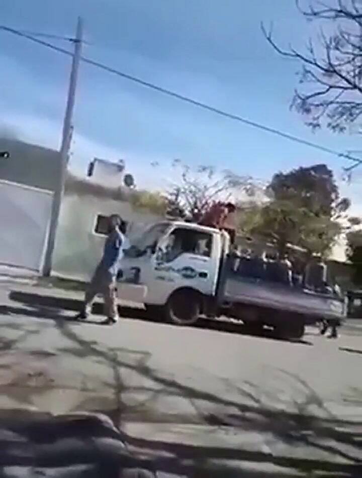 En Córdoba: un distribuidor se defiende a los tiros de un robo piraña - Fuente: Youtube