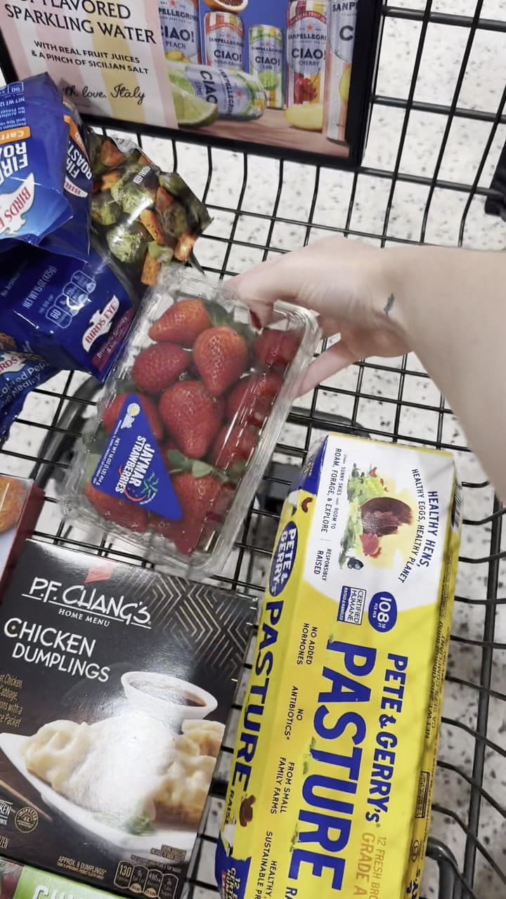 Tiktoker Española Comparte Sus Compras En Miami