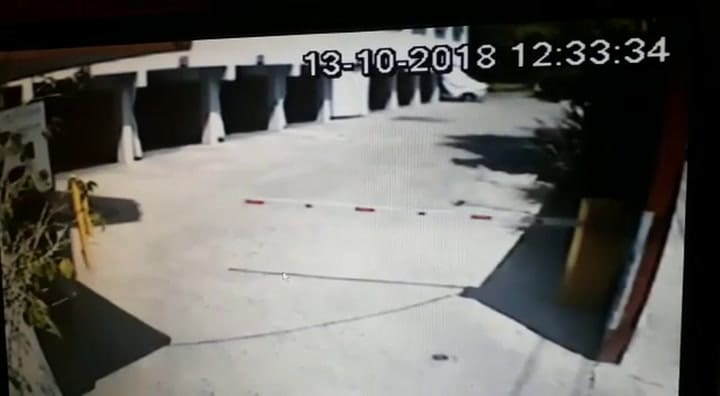 Momento en el que el sospecho se da al fuga del hotel alojamiento