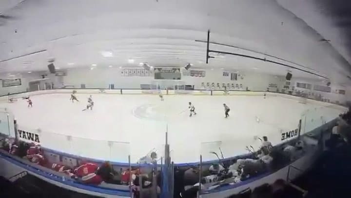 Estados Unidos: un tiroteo en una pista de hockey de Rhode Island dejó al menos tres muertos y tres heridos