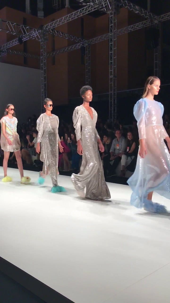 Desfile Manzan en Minastrend