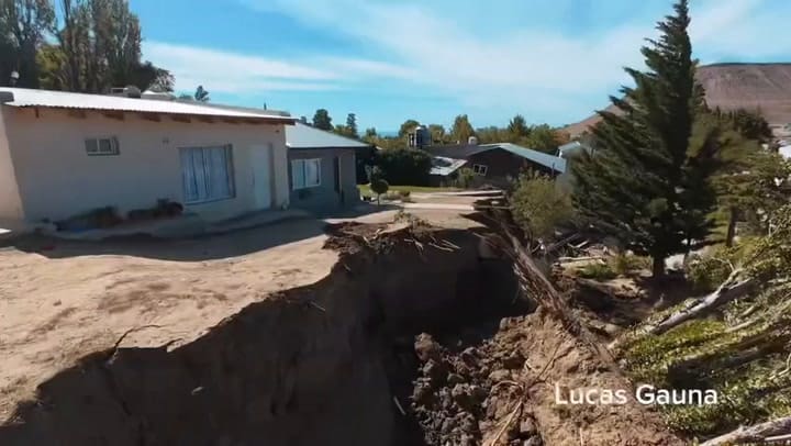 El desplazamiento del cerro Hermitte en Comodoro Rivadavia obligó a evacuar a más de 90 familias