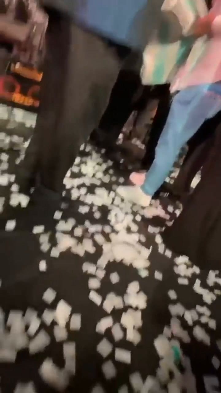 Messi firmó remeras y réplicas de la colpa del mundo en el cumpleaños de 15 de su sobrina