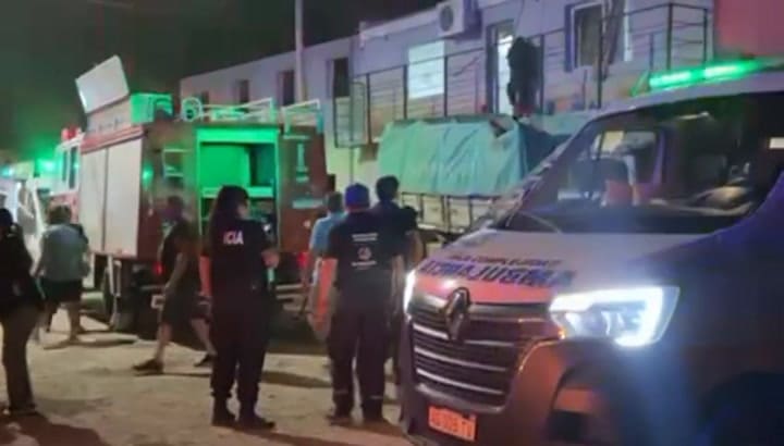 Incendio fuera de control en un geriátrico: dos mujeres fallecidas y cinco internados en grave estado