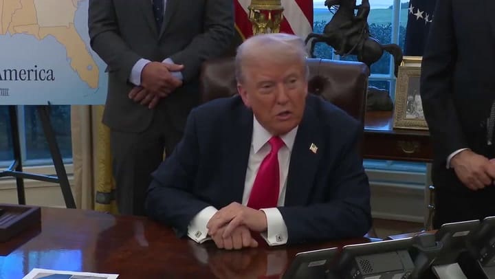 Donald Trump anuncia la "Gold Card" desde la Oficina Oval