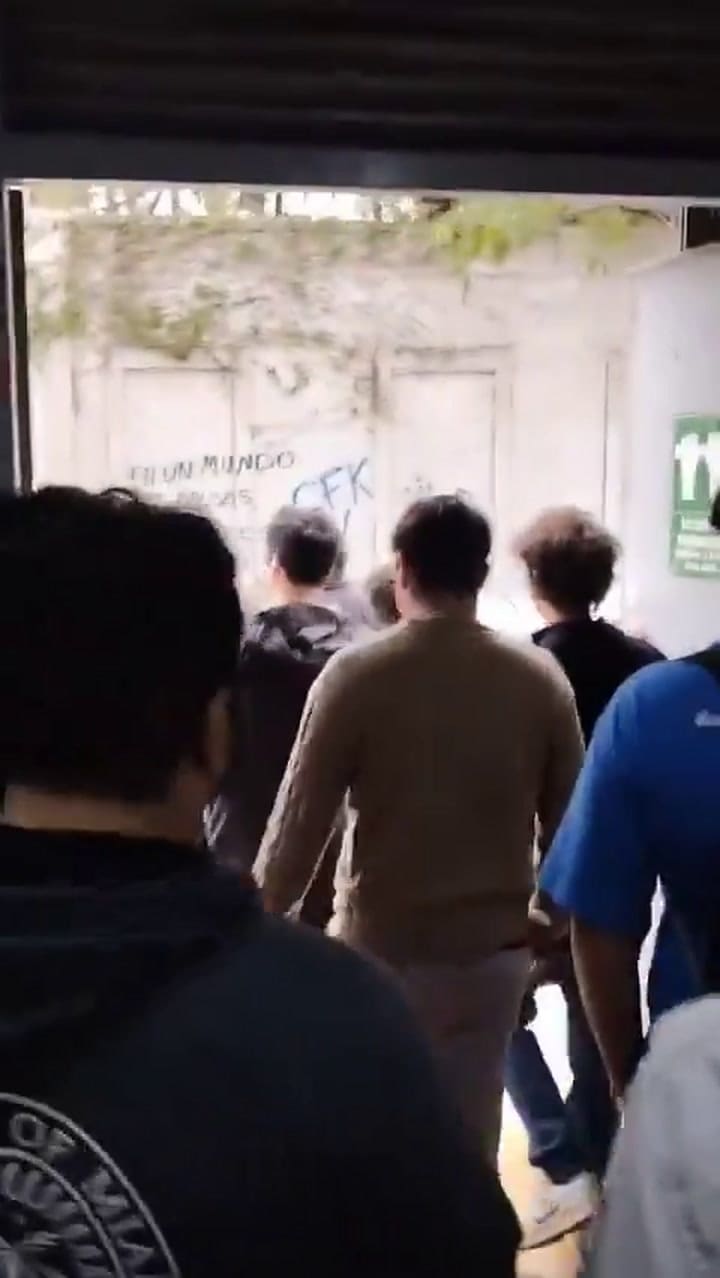 Militantes de izquierda interrumpieron una clase con legisladores libertarios en la UBA