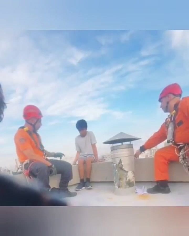 Bomberos rescataron de una terraza a un chico con una crisis psiquiátrica