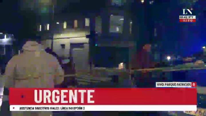 Nueva Pompeya: un motociclista murió tras chocar con un automovilista que se incrustó en una farmacia