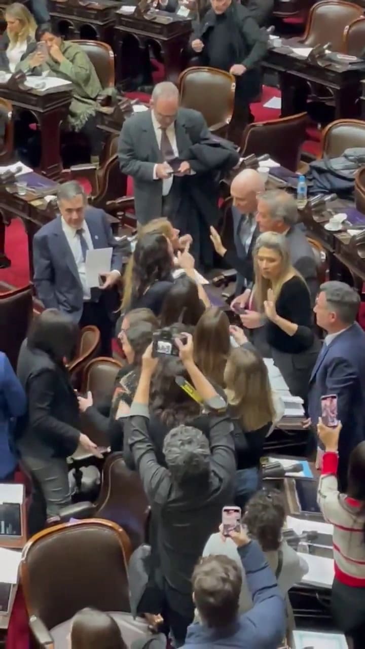 Escandalo en el Congreso: diputados de la oposición increparon a José Luis Espert