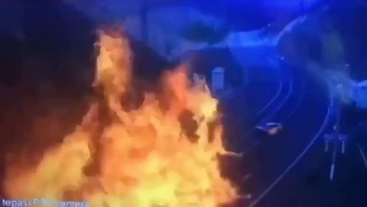 Un camión que transportaba pintura y barnices sufrió una catastrófica explosión en Uzbekistán