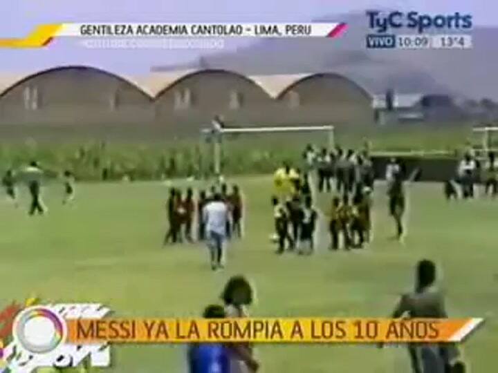 Lionel Messi a los 10 años jugando para Newell's Old Boys - Fuente: YouTube