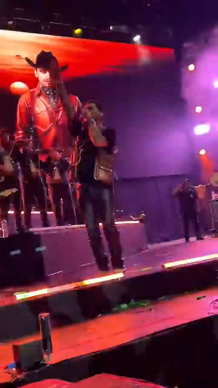 Christian Nodal sufrió un accidente durante su presentación en Guatemala