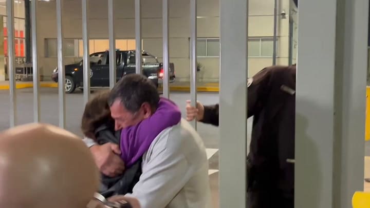 La llegada del primer avión con argentinos deportados de Estados Unidos